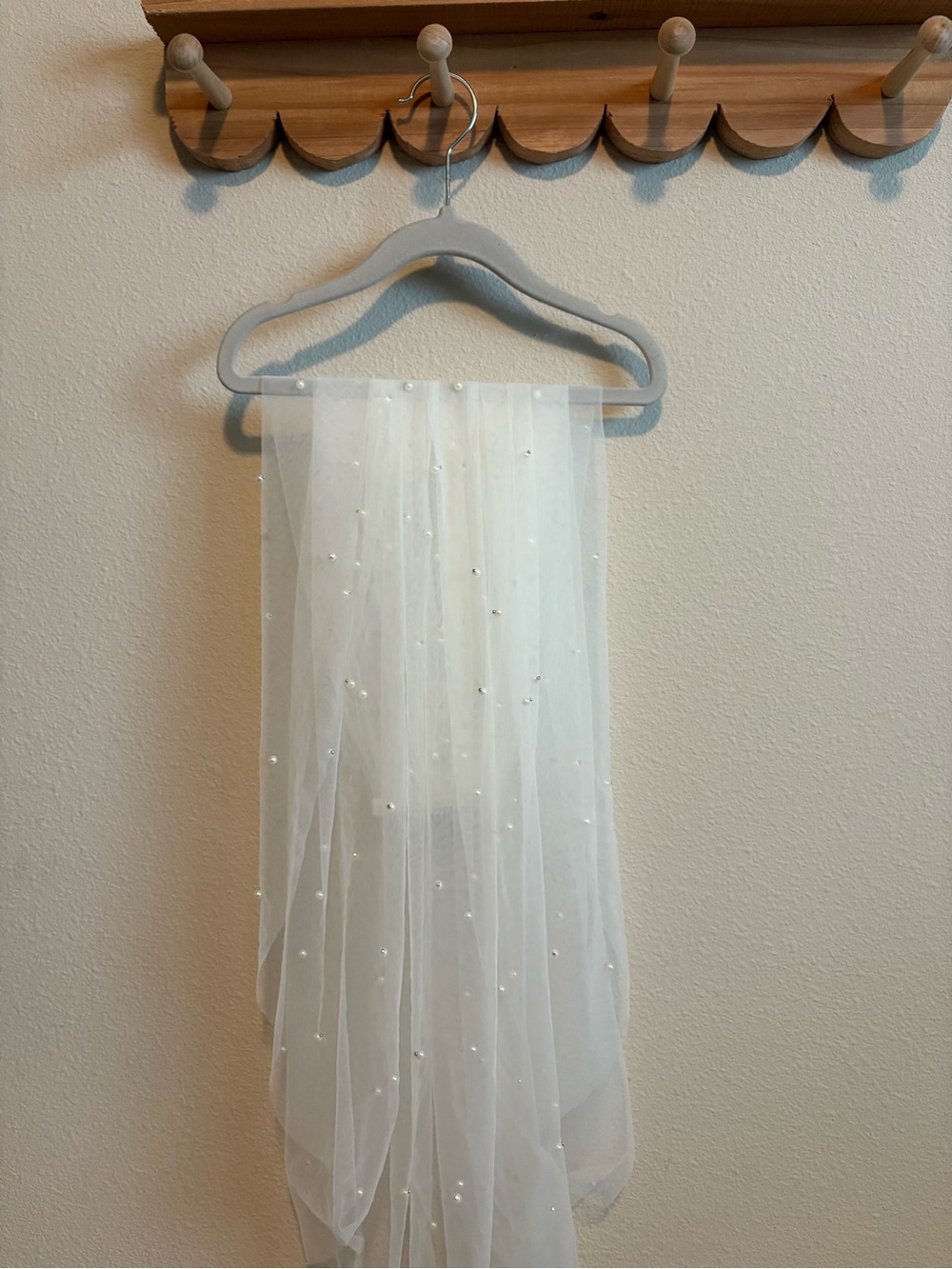 Ivory Pearl-Embellished Fingertip Length Veil - Picture 2 of 3
